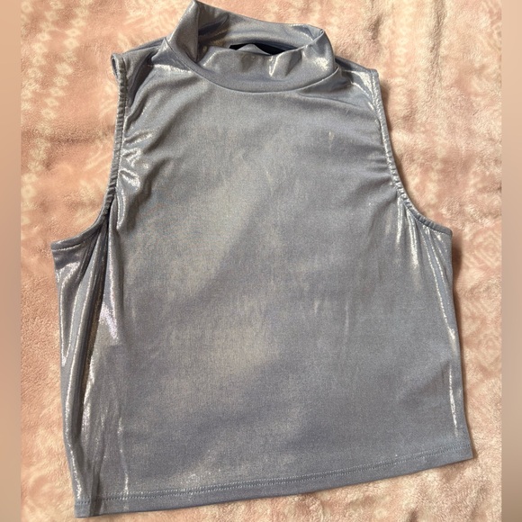Metallic Lavender Mock Neck Crop Top - Women's - Picture 4 of 6